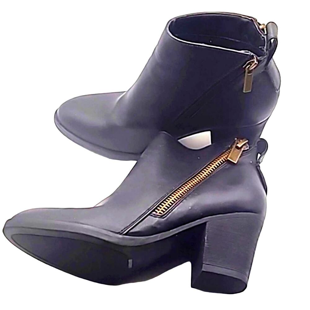 Excellent Journee Collection Black Side-Zip Ankle Booties Women’s Size 7